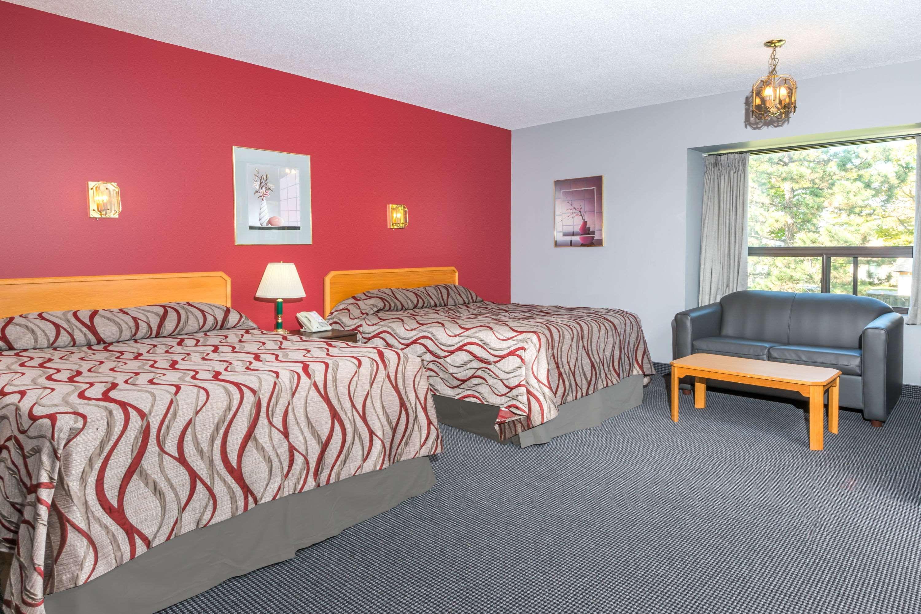 Отель Super 8 Mount Hope/Hamilton International Airport Экстерьер фото