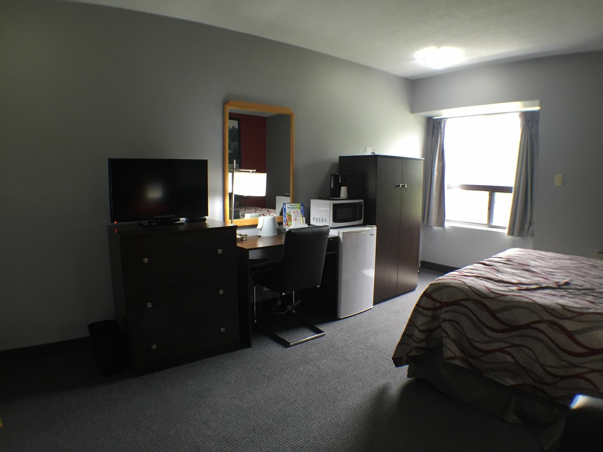 Отель Super 8 Mount Hope/Hamilton International Airport Экстерьер фото
